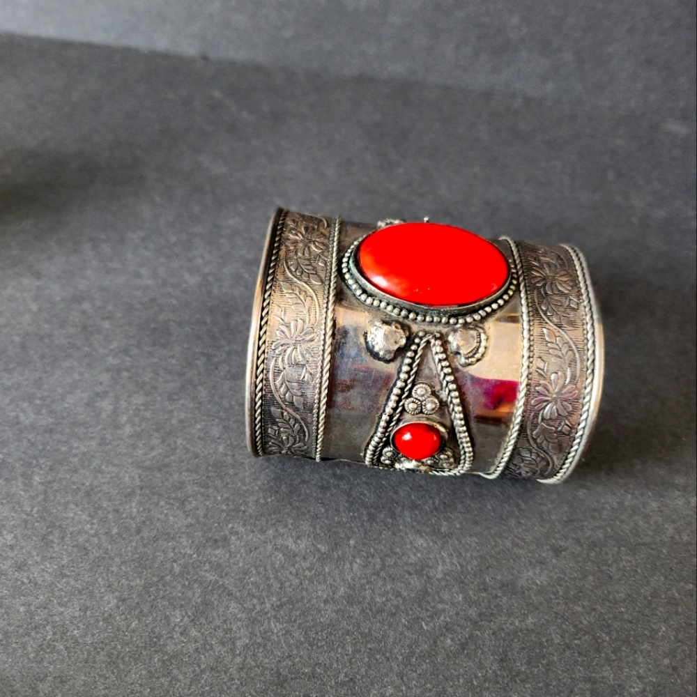 Wrist cuff bracelet